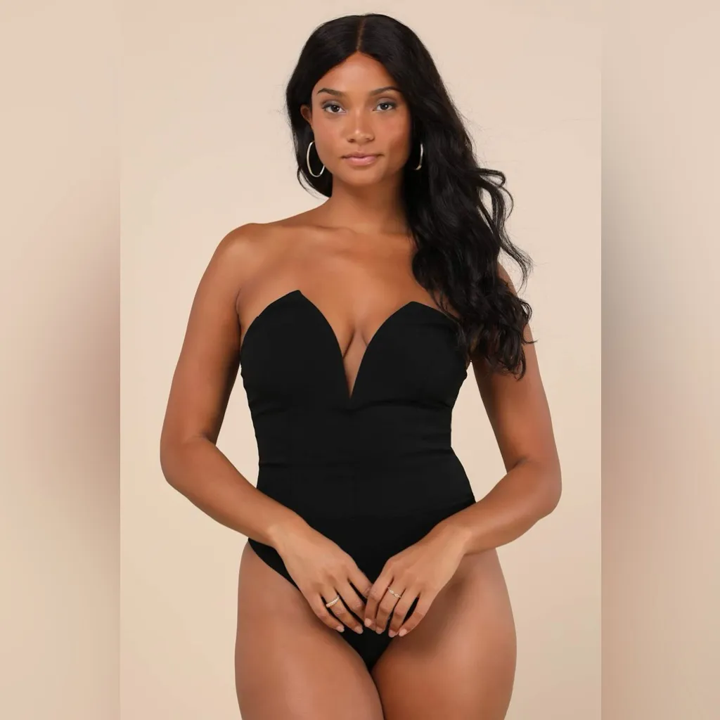 LULU’S Babe Alert Black Notched Strapless Bodysuit - Image 8