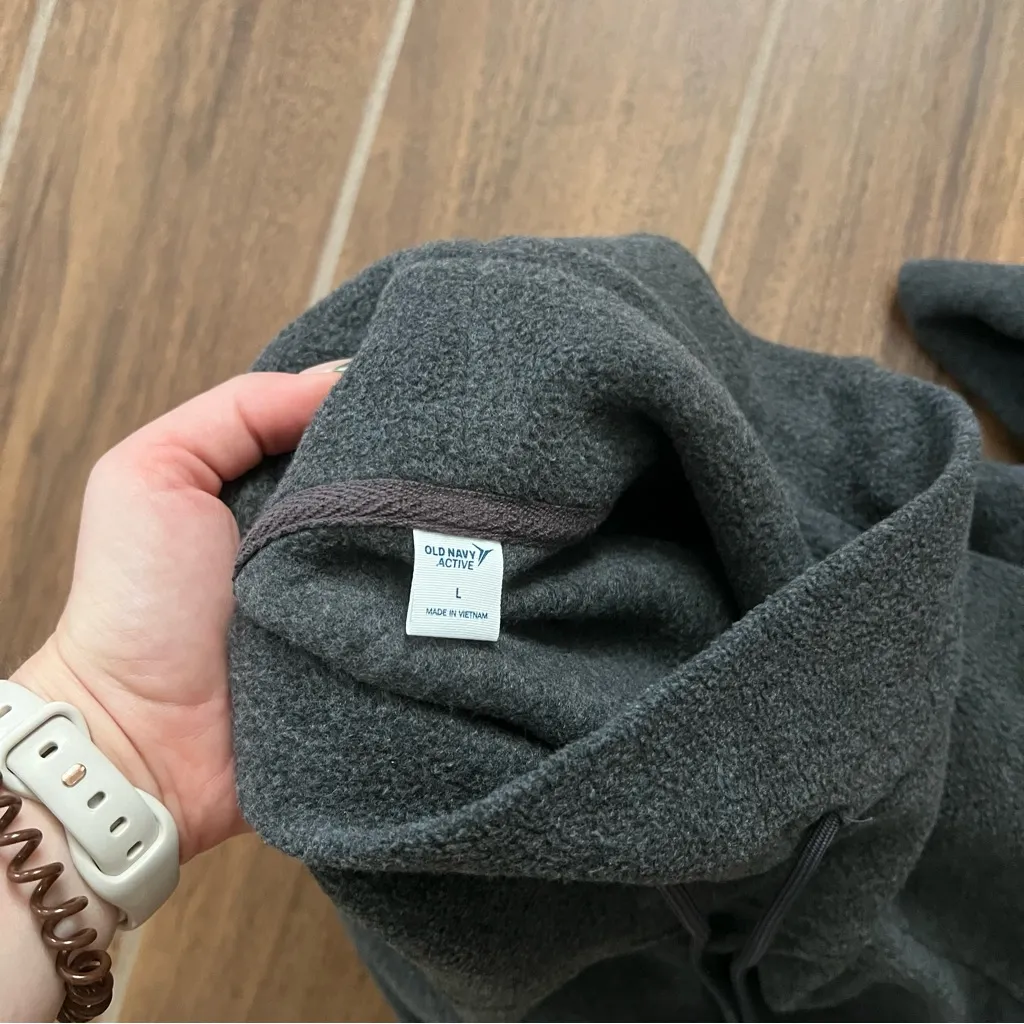 Old Navy pullover size L - Image 4