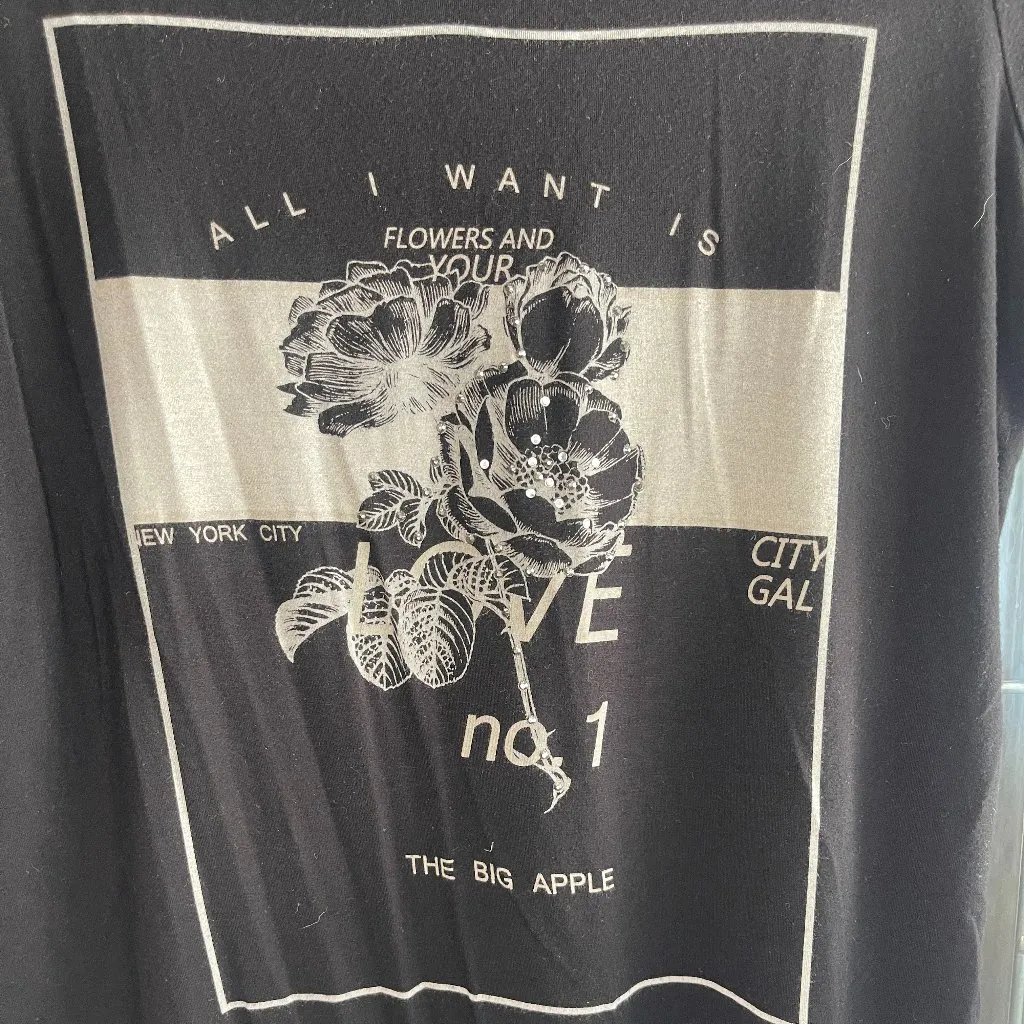 Cb Established 1962 Black With Gray Floral Rhinestone Split Back Top Size XL - Image 2