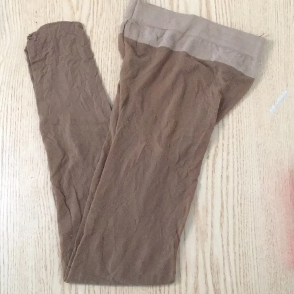 New Hooters Girl Uniform Peavey Btand (1) Pair of Pantyhose Suntan Maternity Tan - Image 6