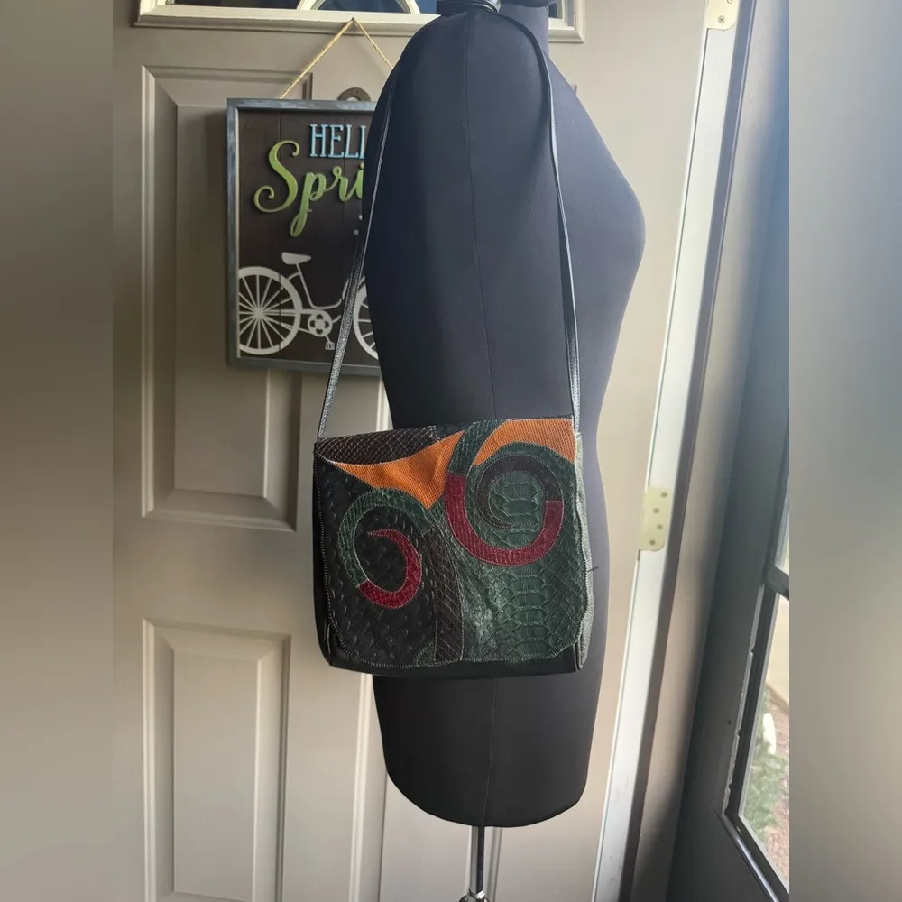 Vintage Carlos Falchi snakeskin leather abstract fold over shoulder purse - Image 13