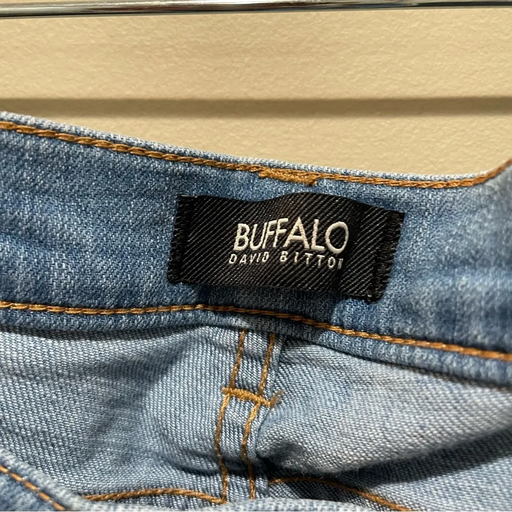Buffalo David Bitton Faith Mid Rise Cropped Distressed Jeans Size 31 - Image 9