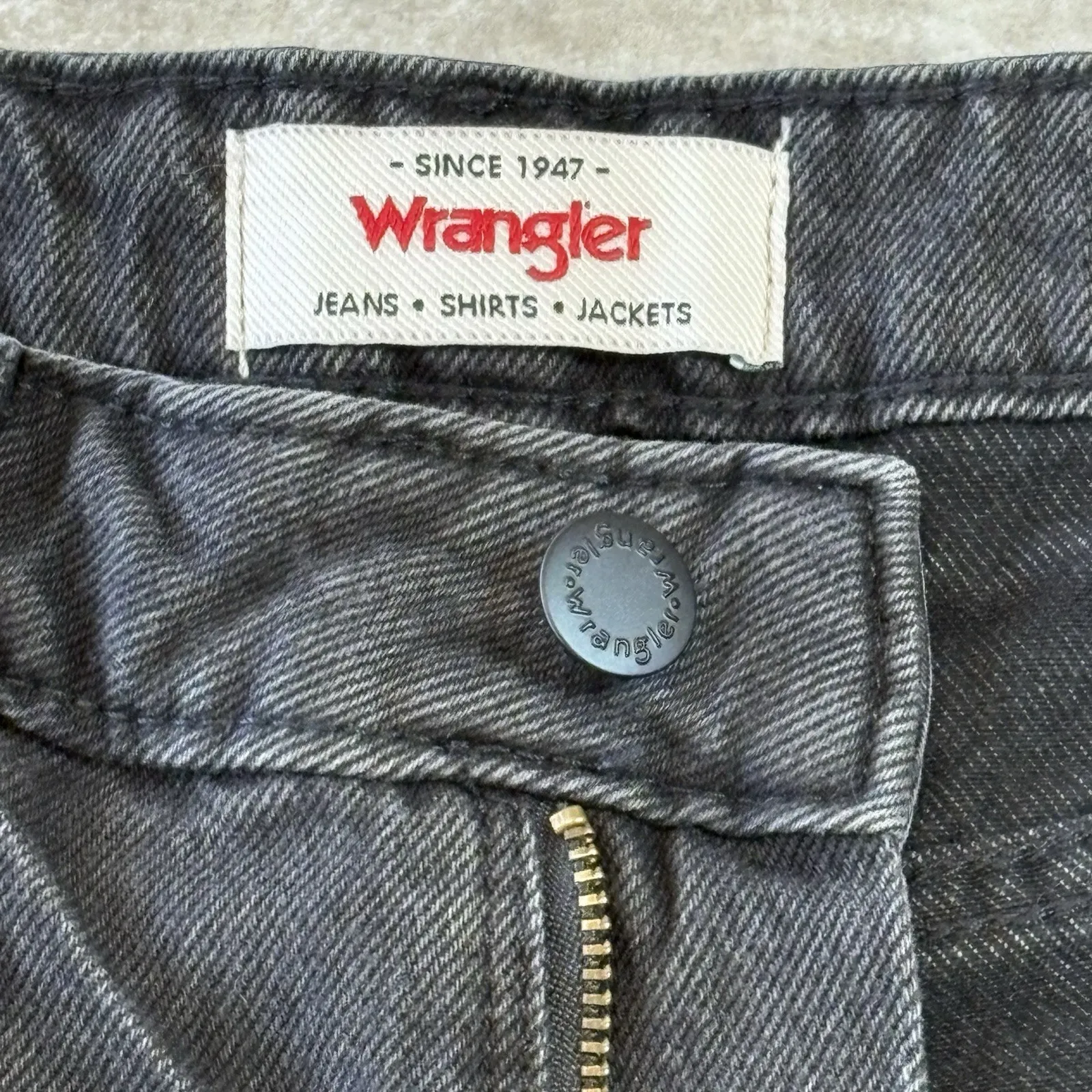 NWT Wrangler Women's Vintage Shorts Mid-Rise 2/26 Black Wash Frayed Hem Beach 4" - Image 3
