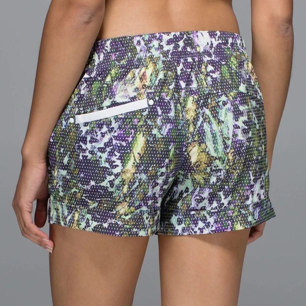 Lululemon Spring Break Away Short in Floral Sport White Multi - Image 3