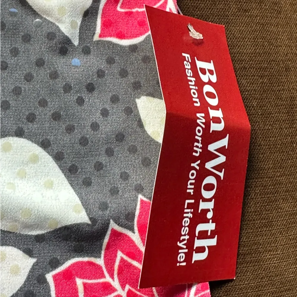 Bon Worth NWT Gray Pink White Sequence Floral Print Blouse Short Sleeves SZ MP - Image 7