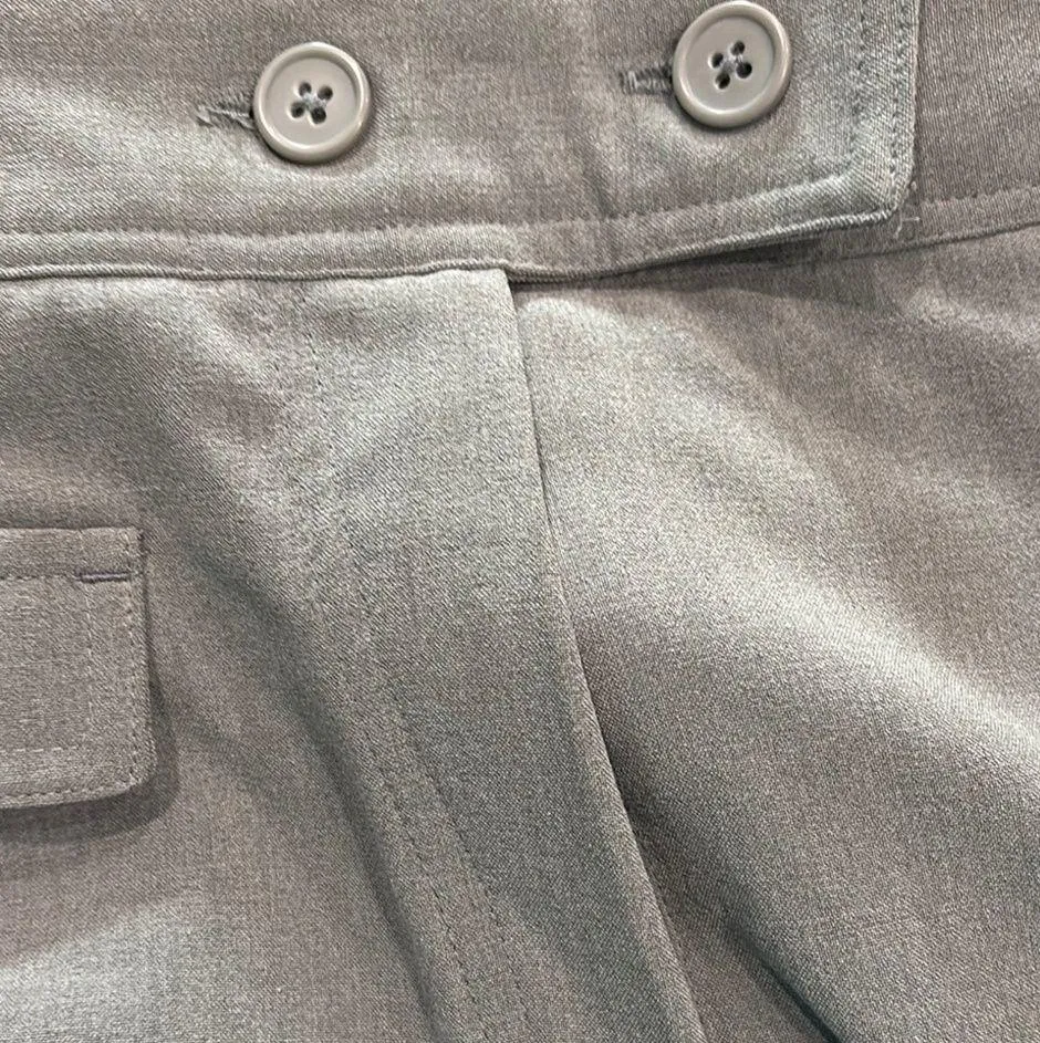 Larry Levine Gray Women's Bermuda Shorts - Image 6