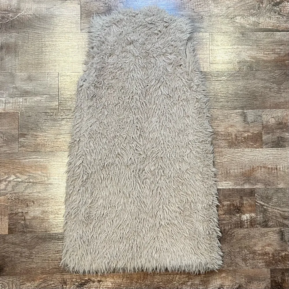 Ashley by 26 International Faux Fur Vest - Image 5
