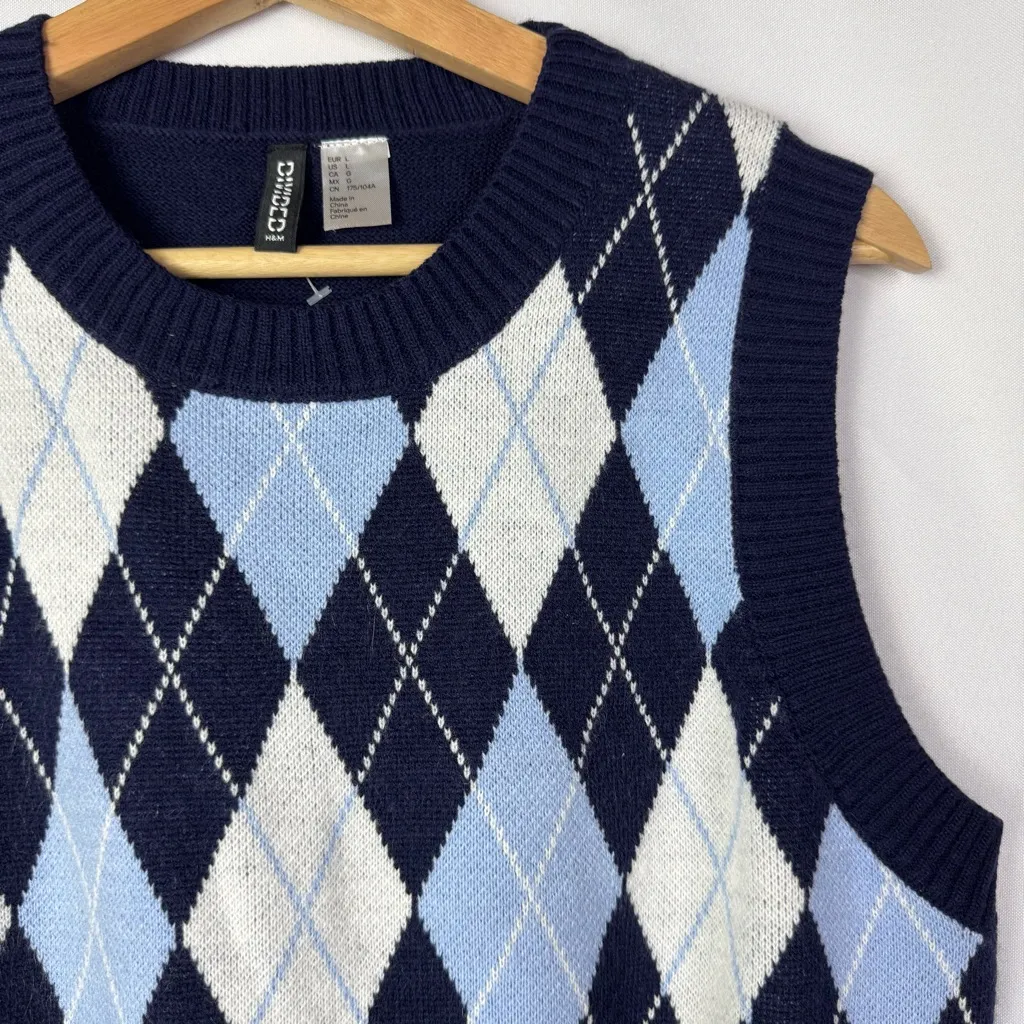 H&M Divided Blue Argyle Print Cropped Sweater Vest L - Image 3