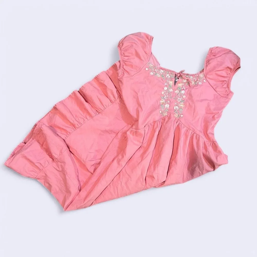 Blueberi Boulevard Embroidered Milk Maid Dress Coral Pink Puff Sleeve Ruffle Hem Size XL - Image 3