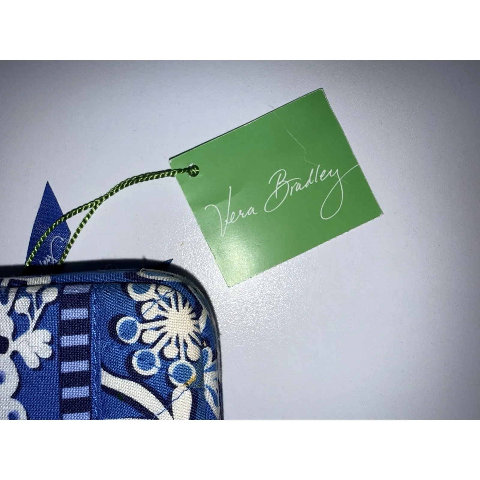 Vera Bradley Blue Lagoon Travel Clutch Passport  Wallet NWT S - Image 2