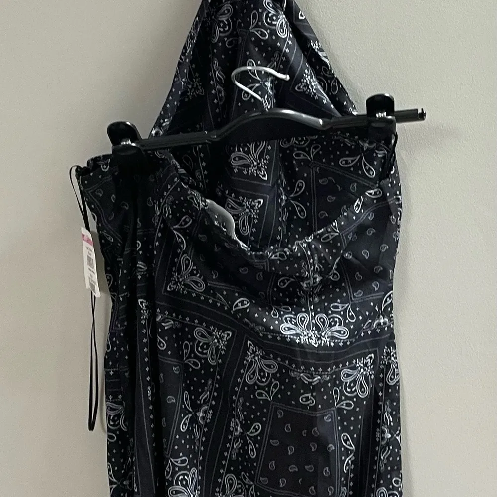 Elodie Women's Medium Paisley Black Halter Mini Dress Back New With Tags - Image 9