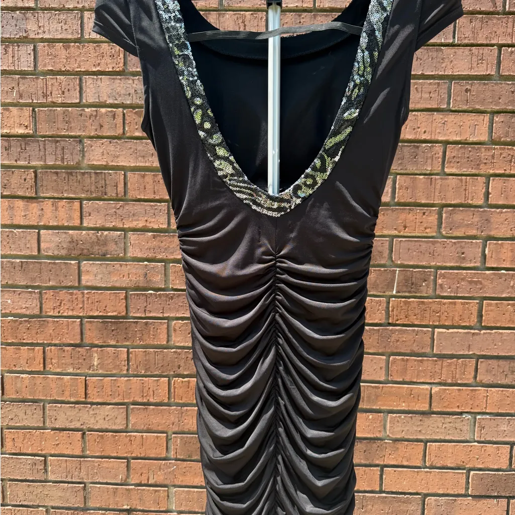 Emerald Sundae Ruched Black Cocktail Dress Silver Black Sequin Size Small EUC - Image 5