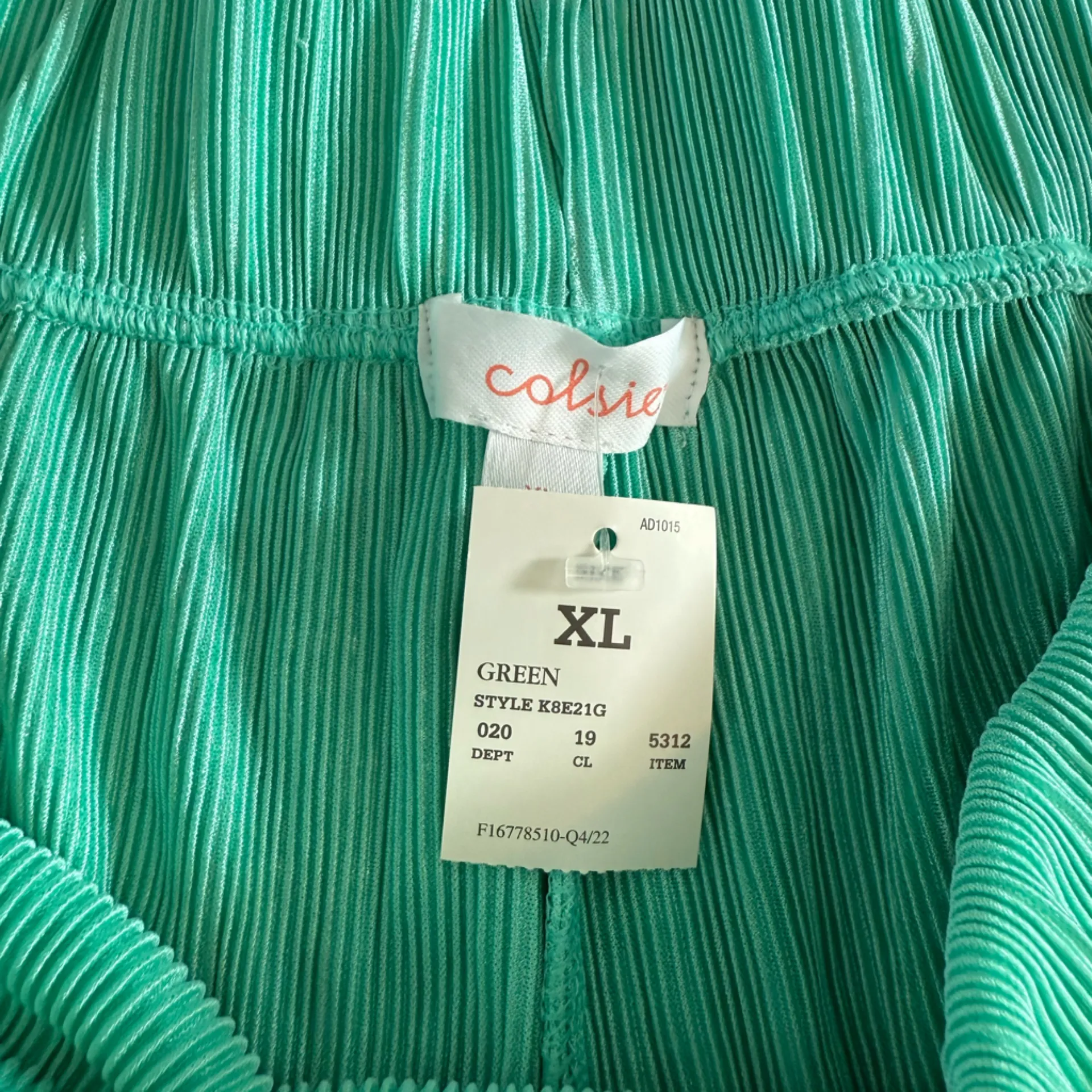 Colsie Teal Shorts size XL. NWT. Green - Image 2