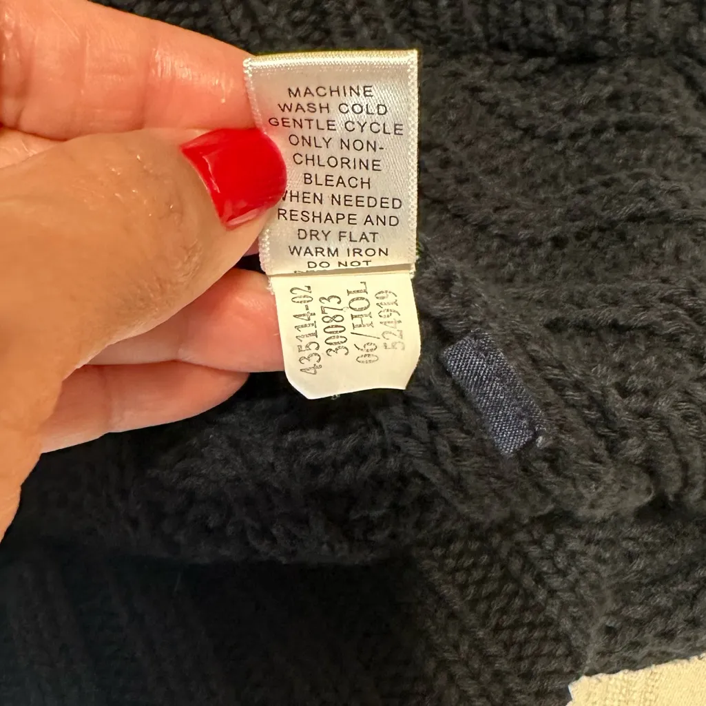 Banana Republic Deep Black Cable Knit V-Neck Sweater - Image 13