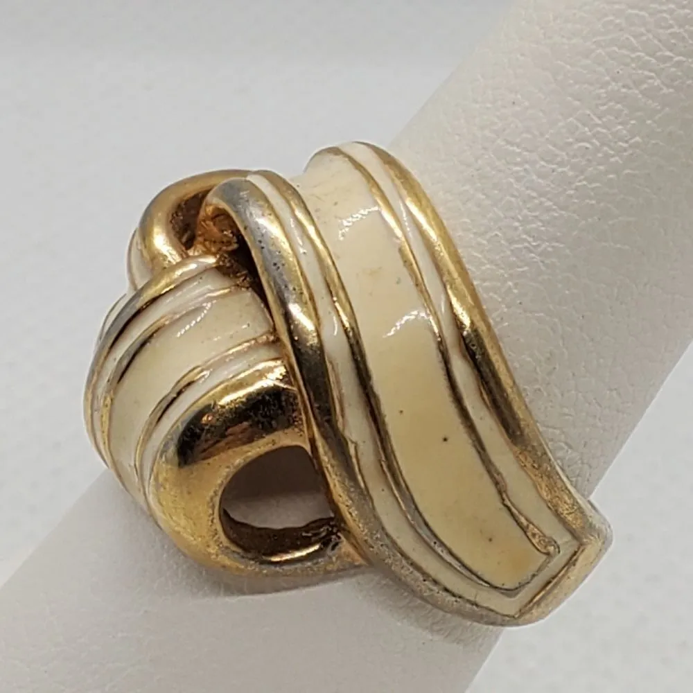 Vintage 18 Karat HGE Gold & Cream Ribbon Knot Ring Size 8 - Image 3