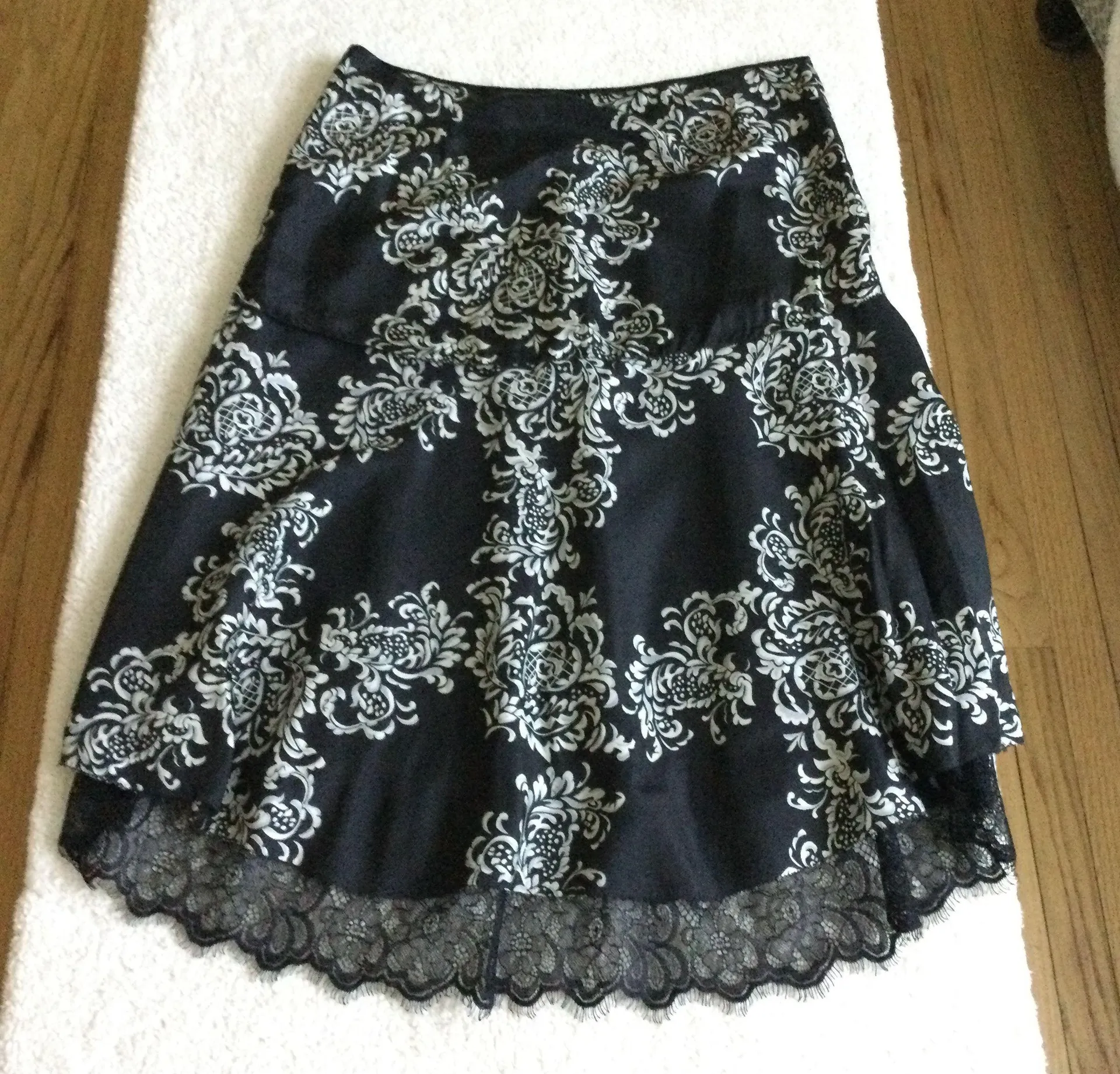 White House Black Market Tiered 100% Silk Skirt - Image 3