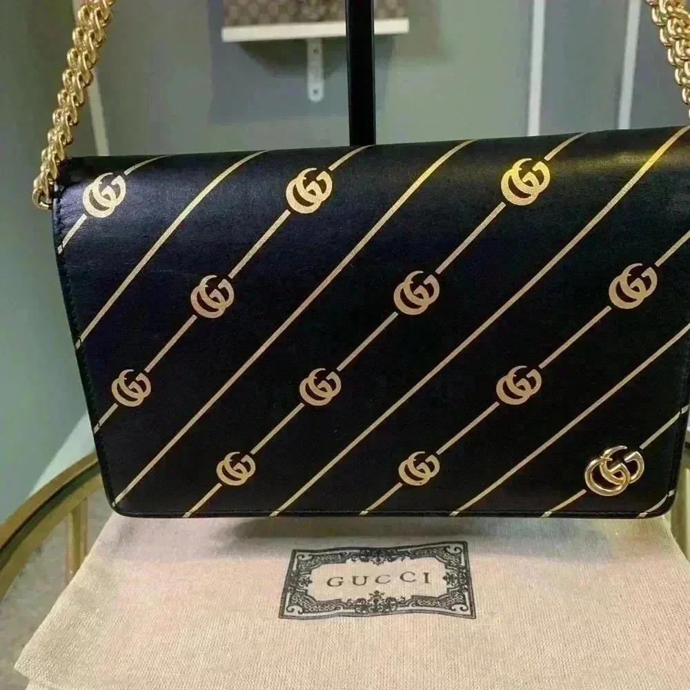 Gucci mini leather chain bag with double G stripe in black and gold. - Image 2