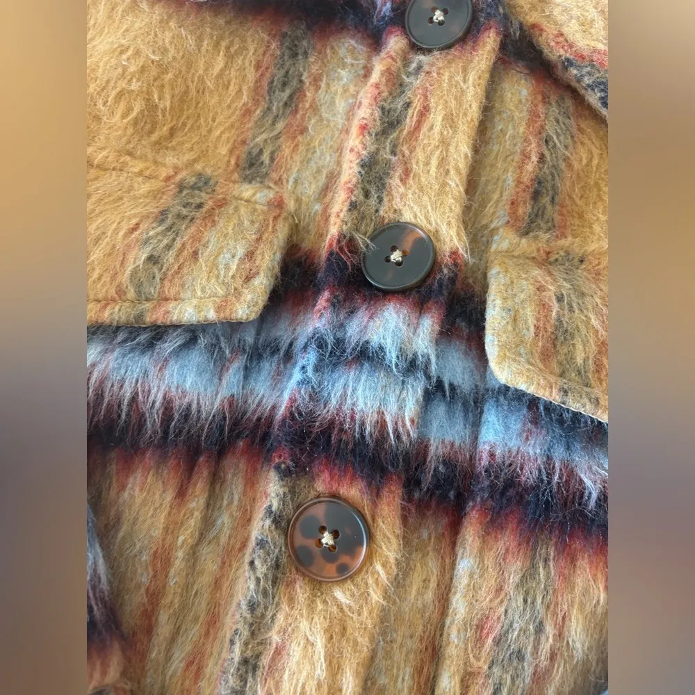 VIGOSS Women’s Cropped Tan Fuzzy Button‎ Up Jacket NWT Size Small - Image 8