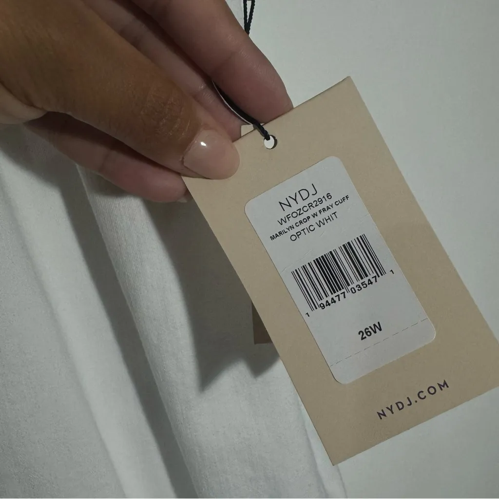 NYDJ Marilyn Crop With Fray Cuff In Optic‎ White Size 26W - Image 7