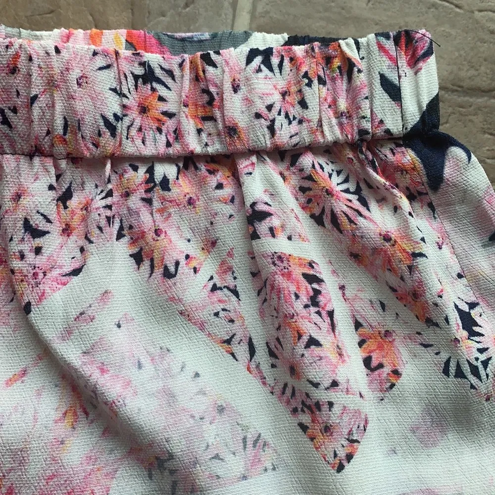 French Connection Floral Pull On Shorts - Image 6