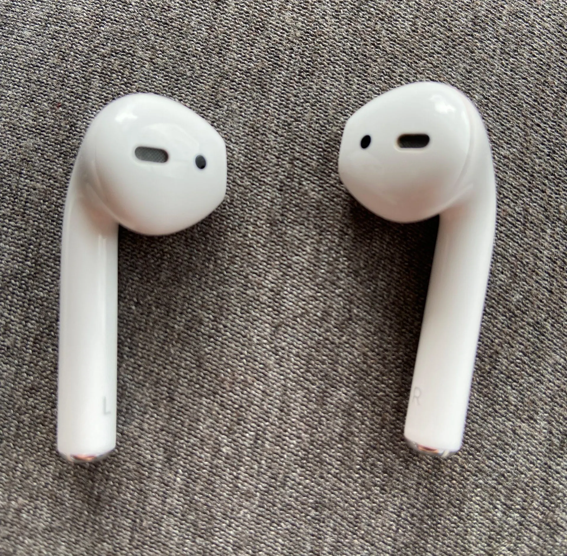 Apple AirPods - Image 3