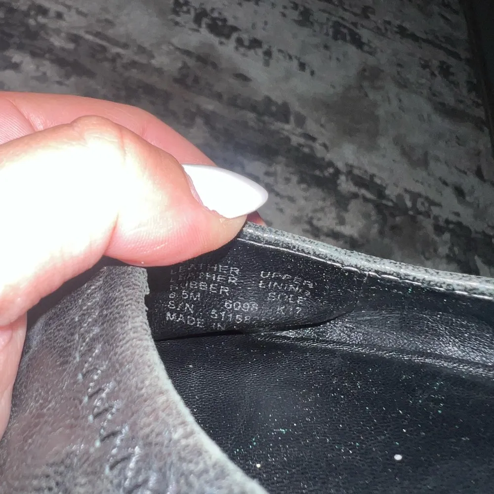 Tory Burch Black Leather Logo Flats Size 6.5 US - Image 9