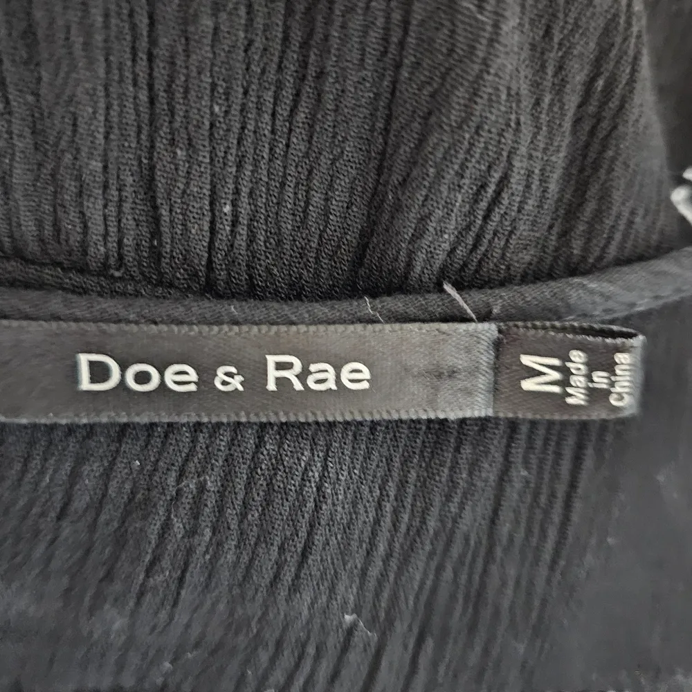 Modcloth Doe & Rae Black Lace Detail Surplice Gauze Romper Size Medium - Image 6