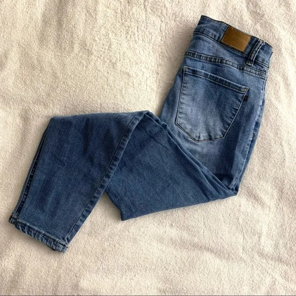 Tahari  Ella High Rise Jeans Light Wash size 8/29 - Image 2