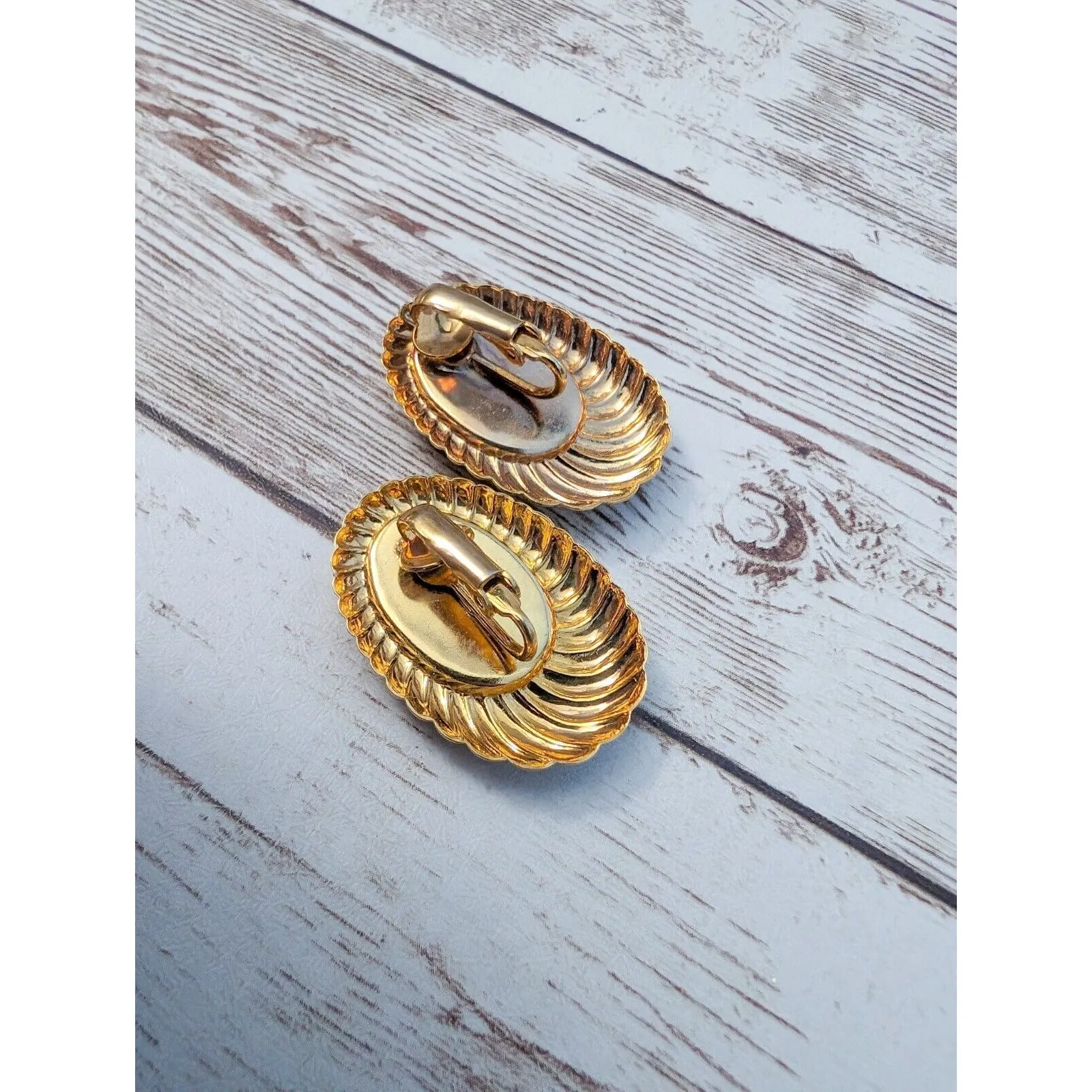 Vintage Clip On Earrings - Image 7