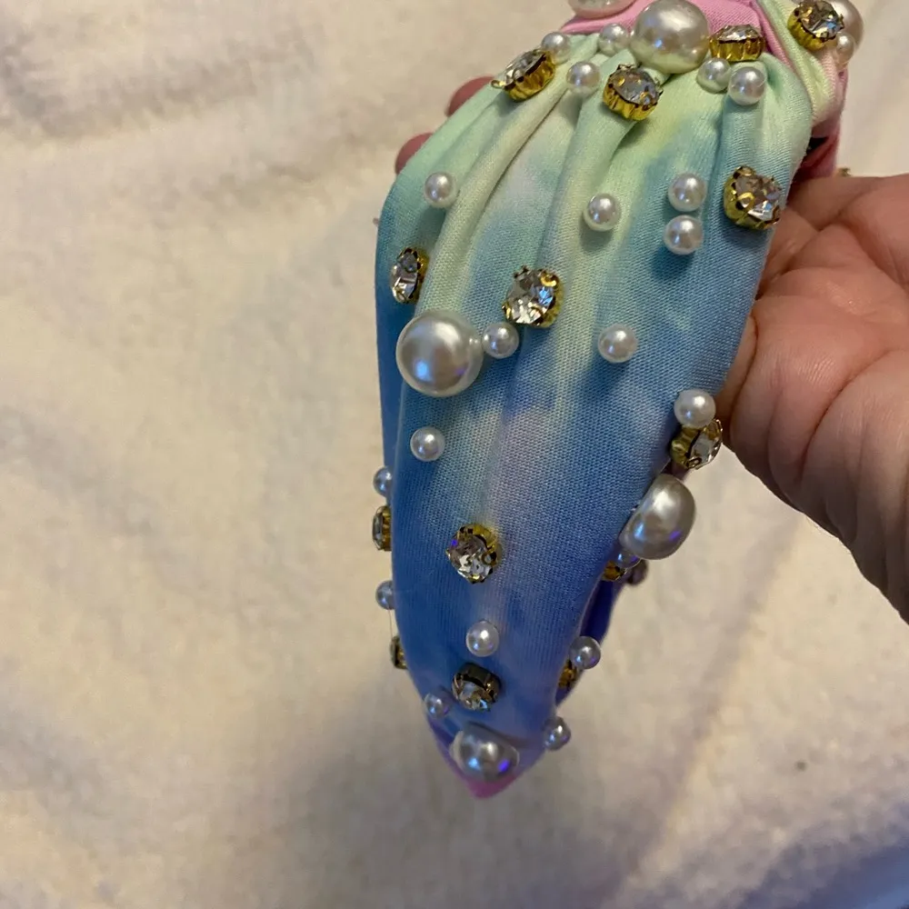 Gorgeous ombré colors with pearl and rhinestone accents headband. New. - Image 2