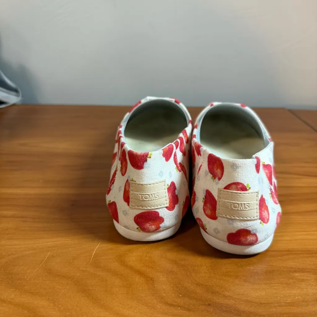 Toms x Once Upon A Farm Limited Edition Alpargata Slip On Shoe Apple Print W9 - Image 4