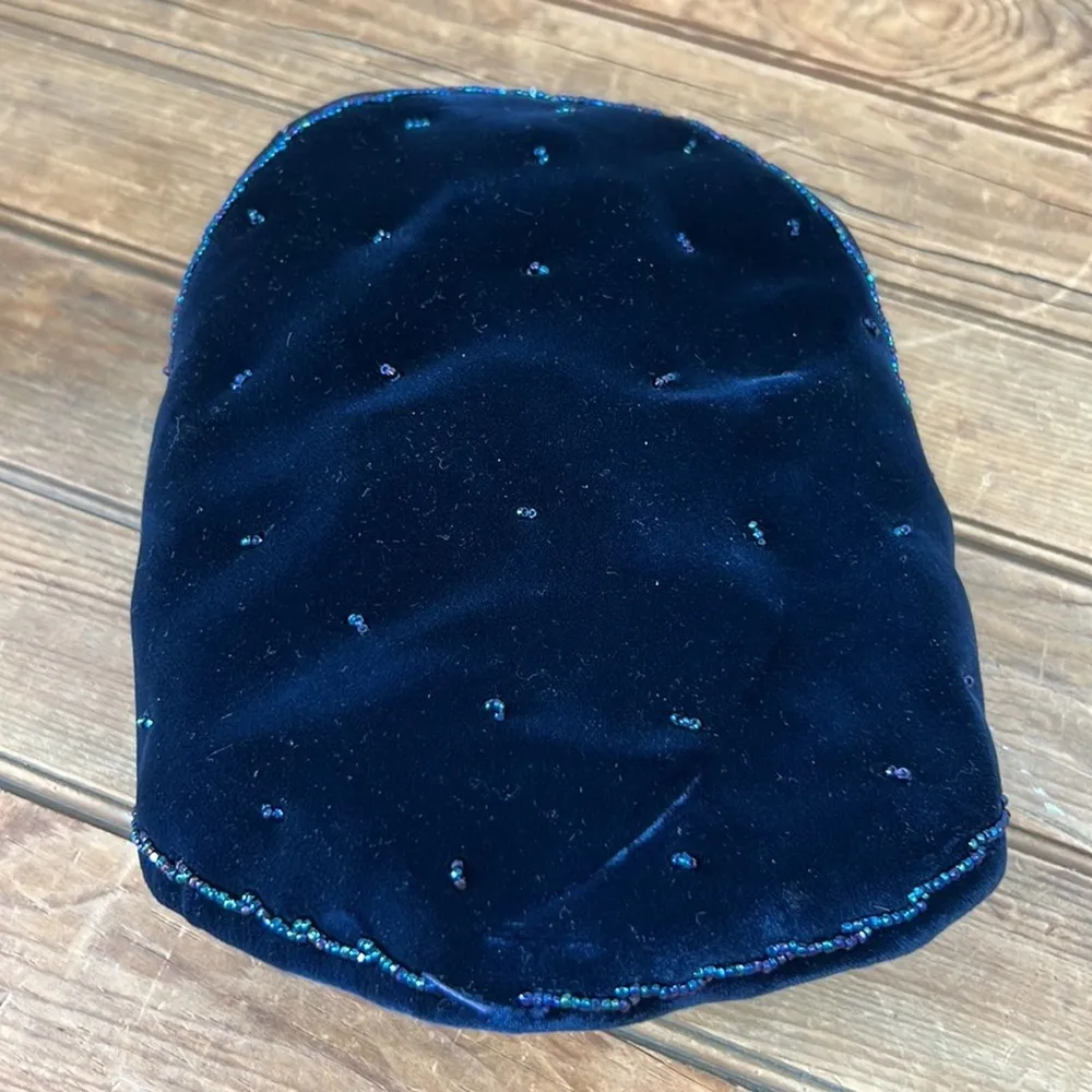 Vintage 1940s blue velvet beaded women’s fascinator hat - Image 3