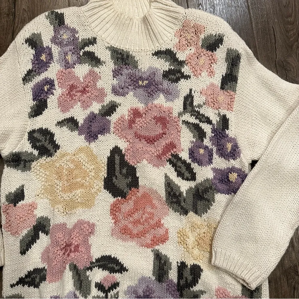 Vintage Hand Knit Chrysanthemum Sweater Womens White Floral Pink Purple Flowers Size M - Image 2