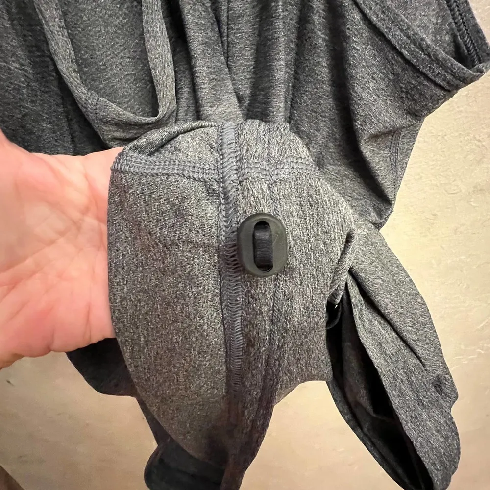 Under Armour Tank Top Women's Size Small S Gray Heatgear Fitted Athletic Shirt - Image 4