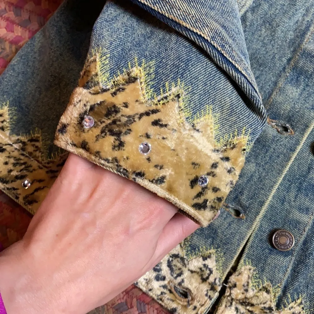 RETRO Y2K CHEETAH TRIM RHINESTONE JEAN JACKET Blue Size M - Image 4