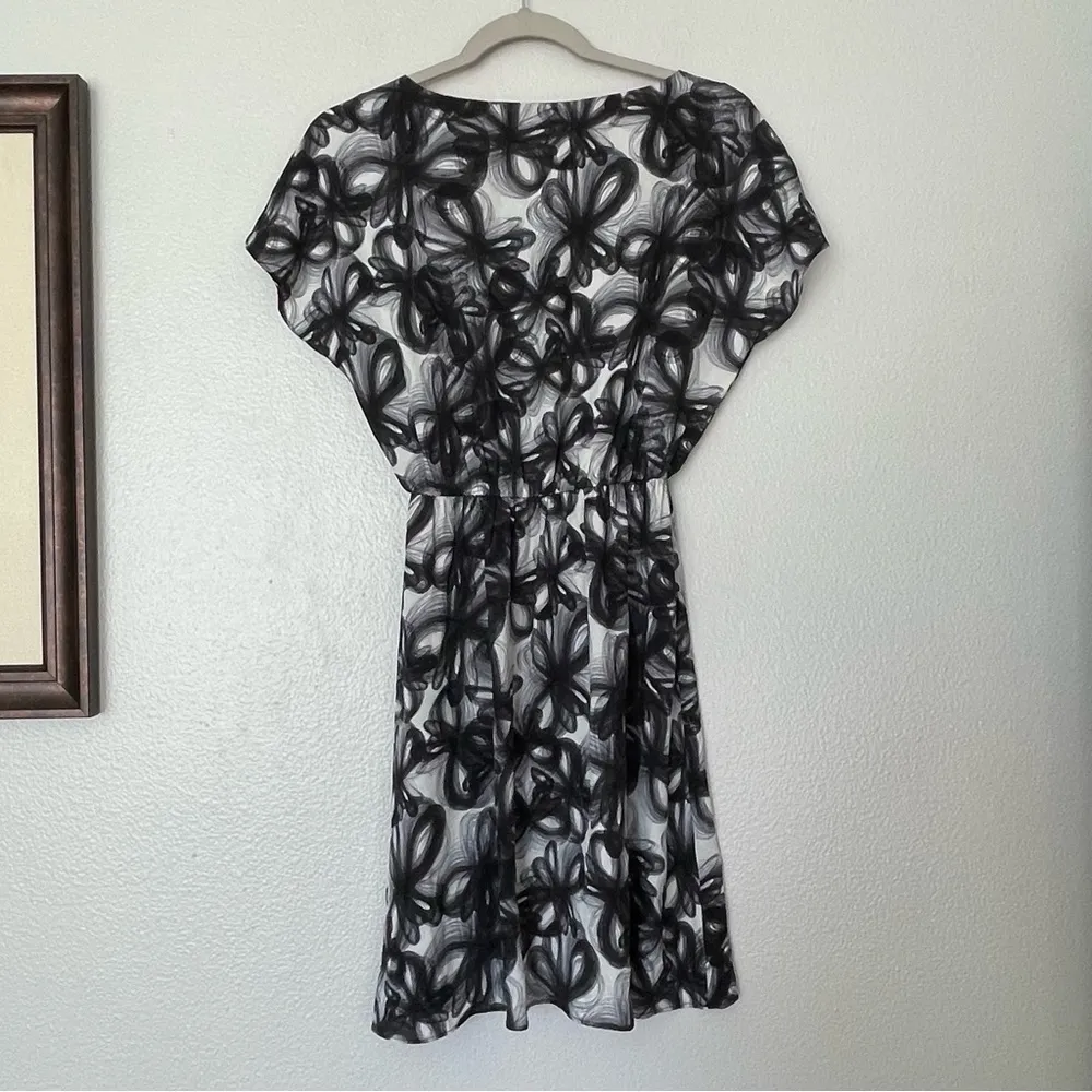 Alice + Olivia Aria Blouson Silk Abstract Floral Black/White Dress Size XS - Image 7