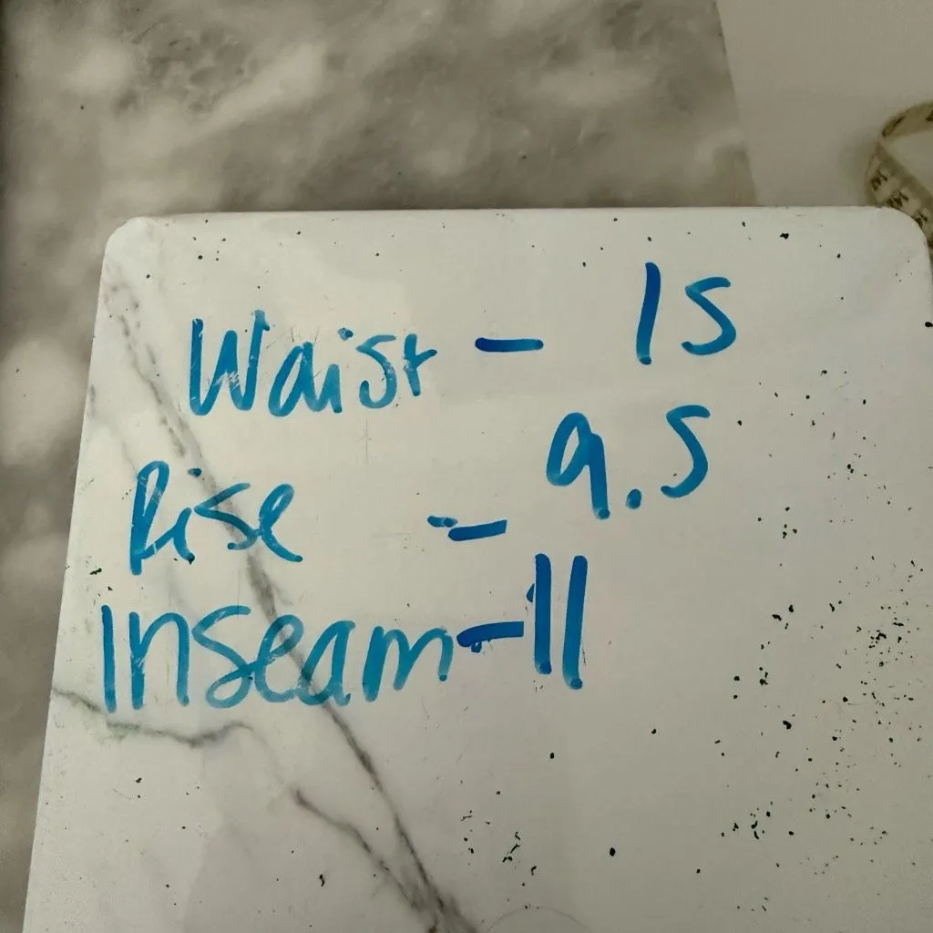 Lauren Ralph Lauren Women’s 4 Navy Blue Striped Bermuda Shorts - Image 3