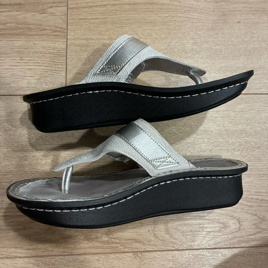 Alegria Women’s Codi COD-886 Silver Adjustable Leather Sandal Size 36/6-6.5 US - Image 5