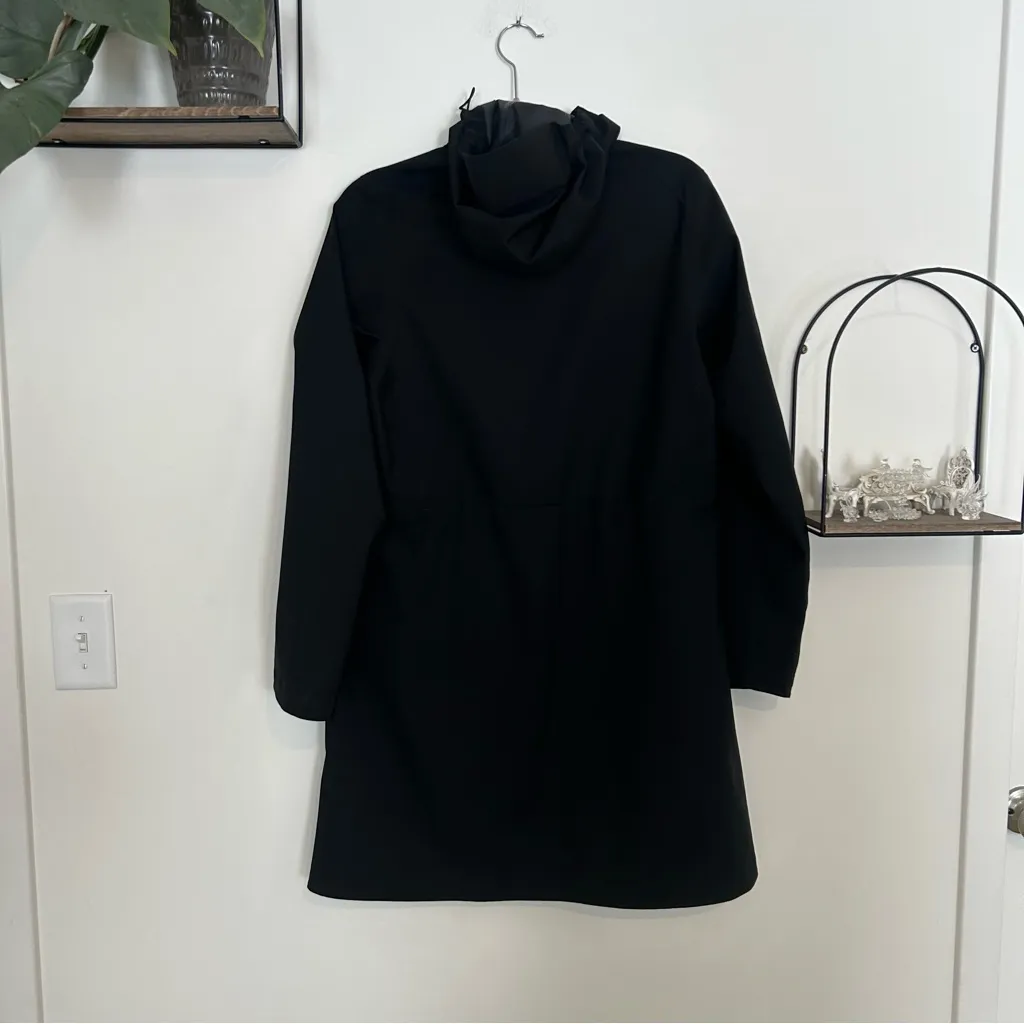 Uniqlo Black Windbreaker Lightweight Jacket w/ Billed Hood Size Small - Image 2