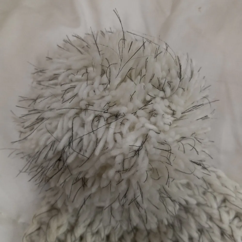 Bethany Mota Winter Big Knit Cap Hat Top Ball - Image 4