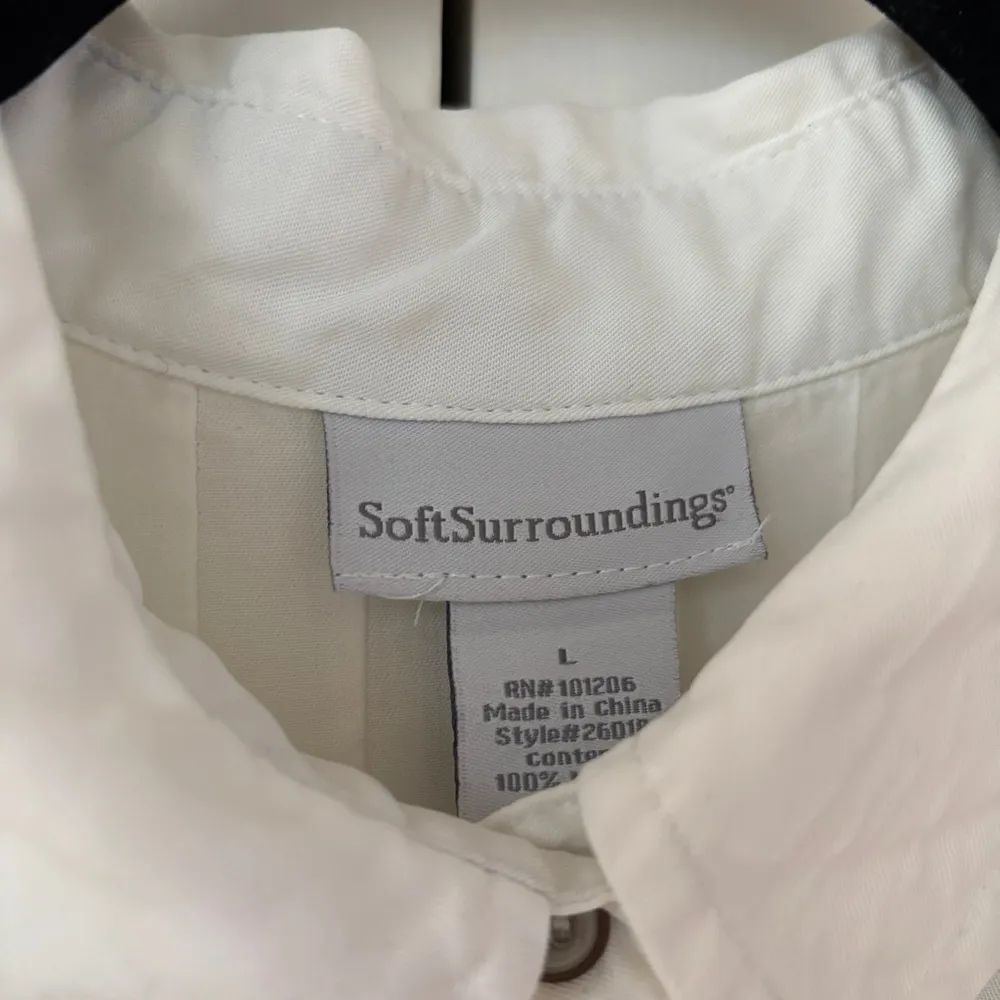 Soft Surroundings White Pintucked Pleated Button Up Collared Blouse Size Large - Image 3