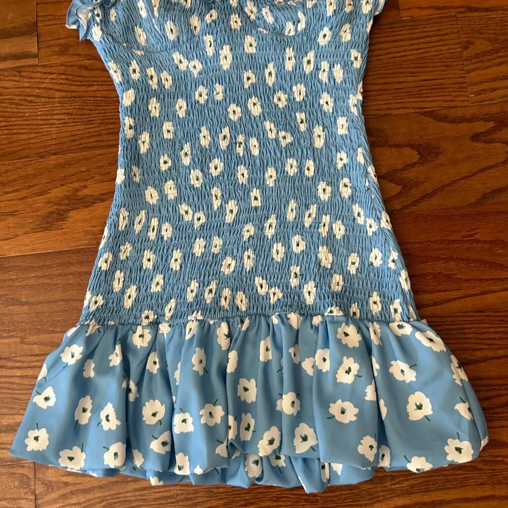 NWT LeLe Floral Ruffle Mini Dress Blue Size Medium Sweetheart Neckline Smocked - Image 7