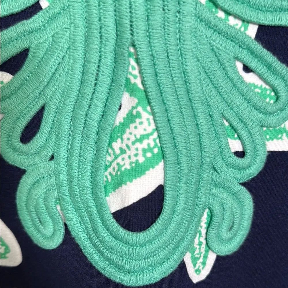 Crown & Ivy Elegant Navy, Green & White Starfish Patterned Dress. - Image 3