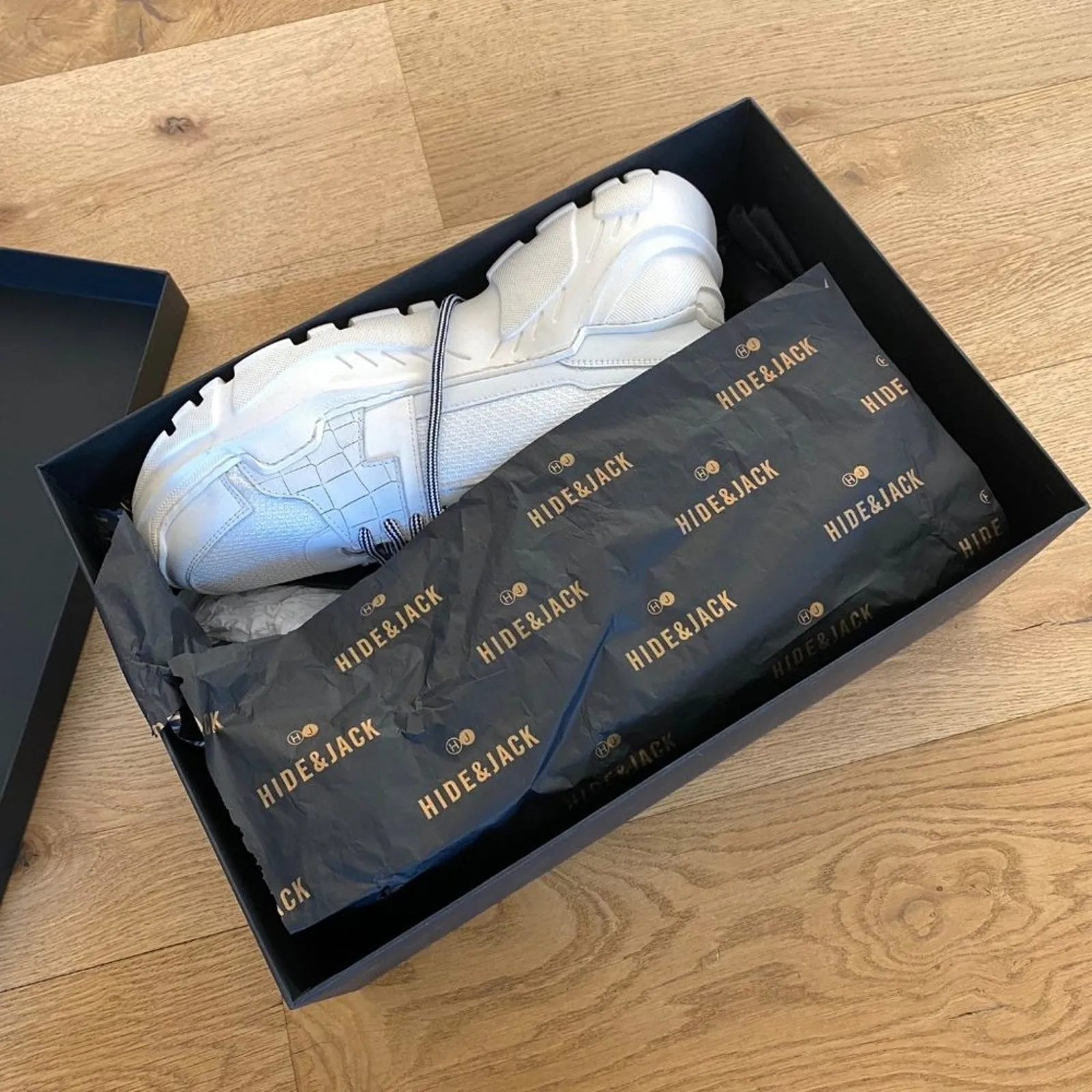 Hide & Jack Unisex Plain Logo Streetstyle Sneakers in White Size 10 - Image 3