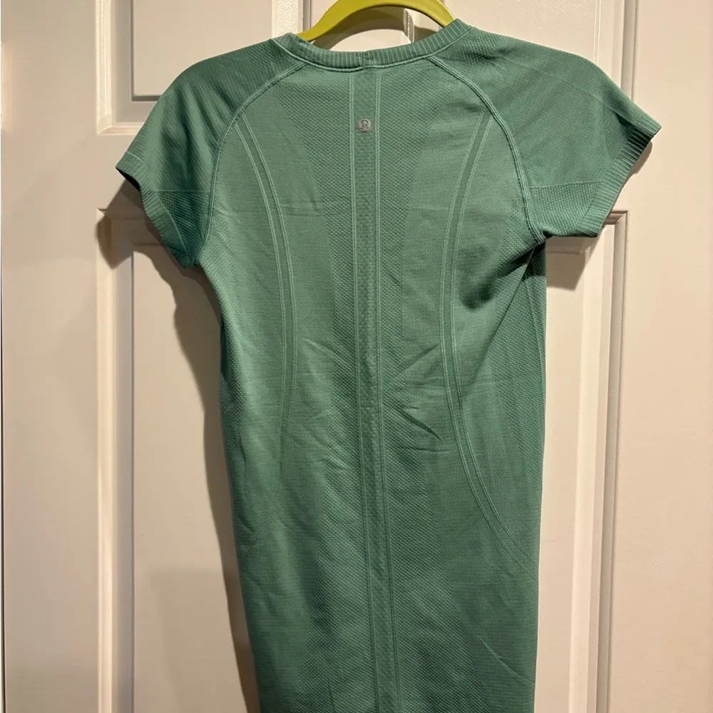 Lululemon  Swiftly Tech Short Sleeve
Crew top tshirt S light green - Image 2