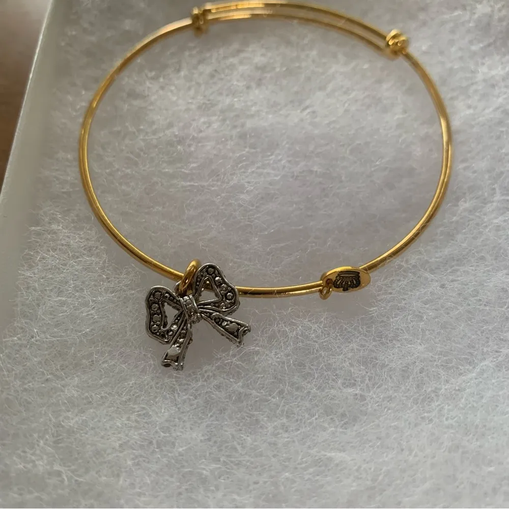 Retro  Pam & Gela Silver Pace Crystal Bow Charm on Gold Bracelet - Image 7