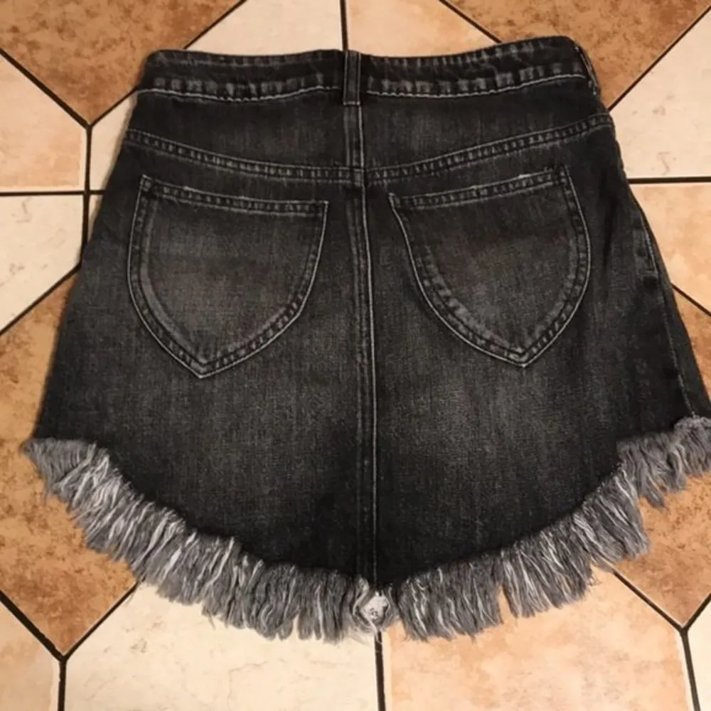 Free people Bailey fray hem black denim skirt size 24 festival cute girly - Image 2