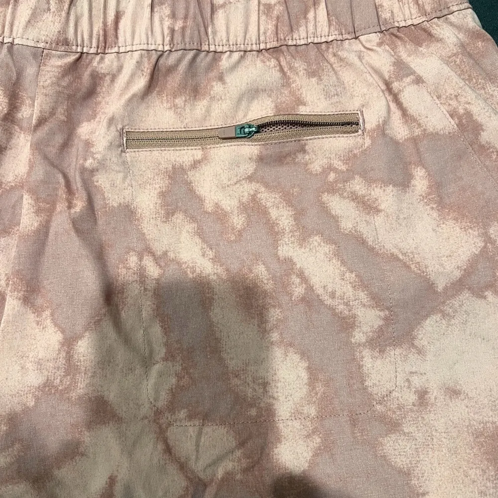 The North Face  shorts size large athletic quick dry shorts - Image 8