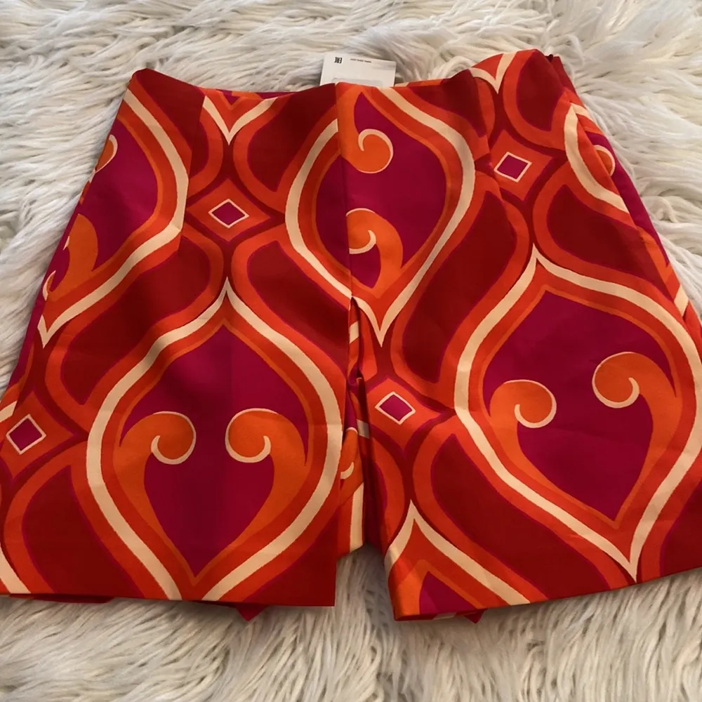 ZARA shorts size S brand new inseam 4” waist 26” zipper side look like a skirt - Image 8