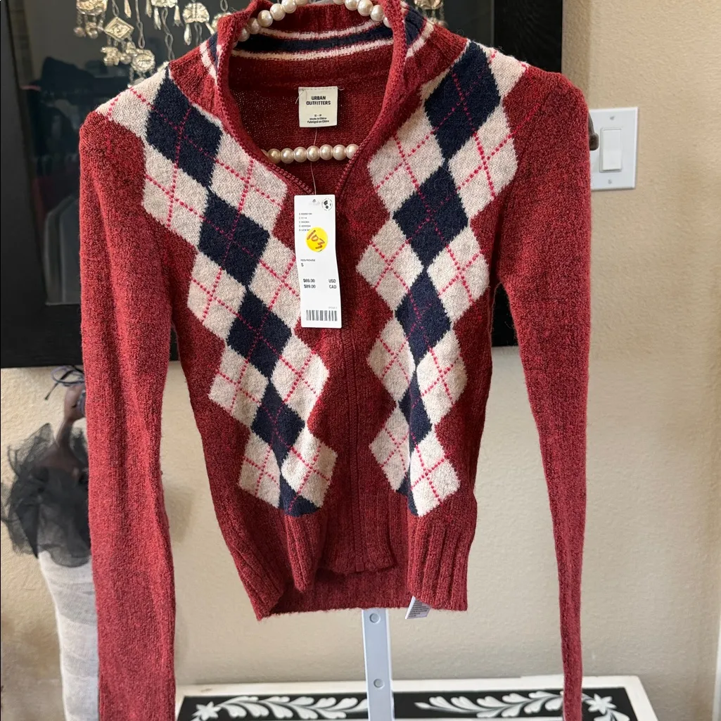 CLARKE ARGYLE ZIP-UP SWEATER IN RED, WOMEN'S AT URBAN OUTFITTERS - Image 4